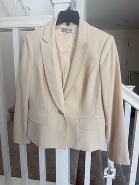 Kasper Cream Single-Button Tailored Blazer